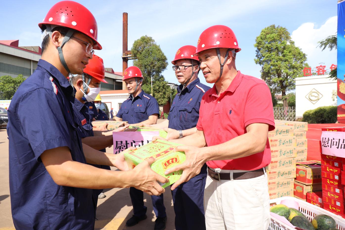暖心！柳州市總工會(huì)、柳鋼集團(tuán)工會(huì)送來陣陣清涼